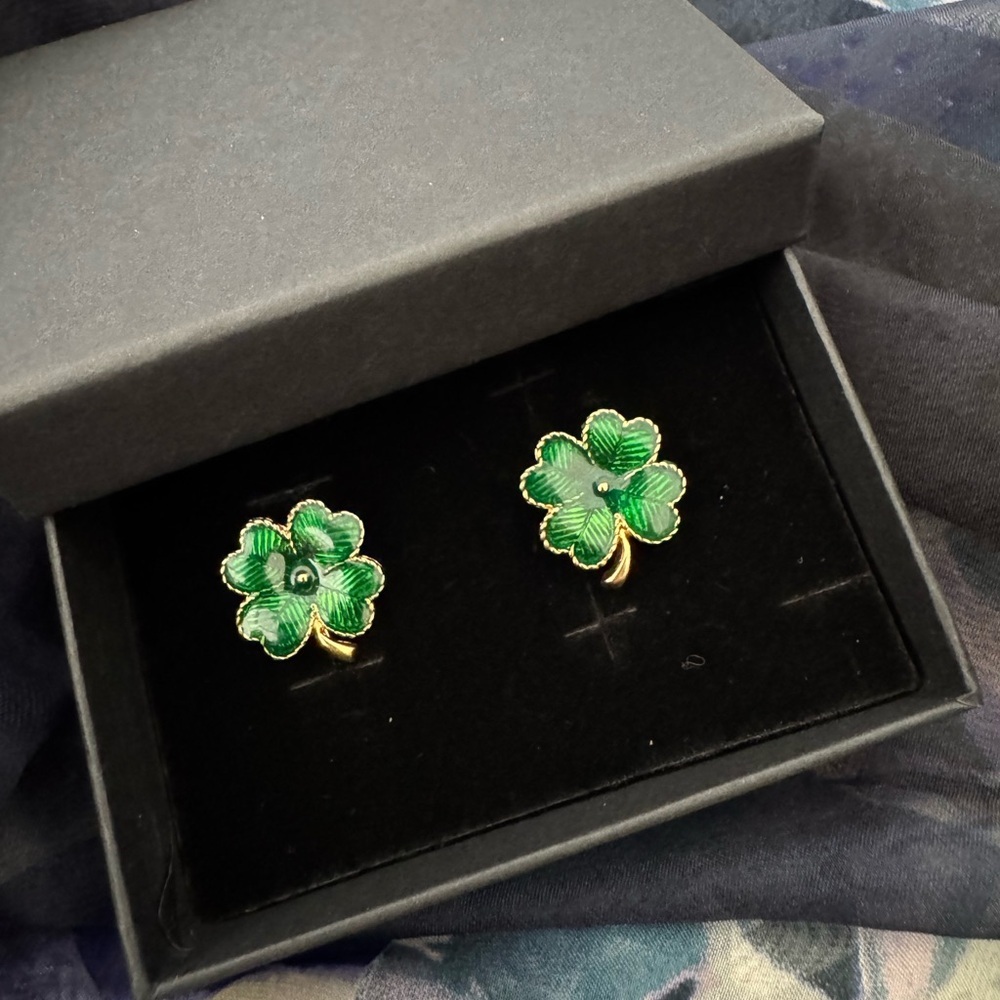 Vintage AVON Green Enamel Four-Leaf Clover Clip-On Earrings Gold-Tone